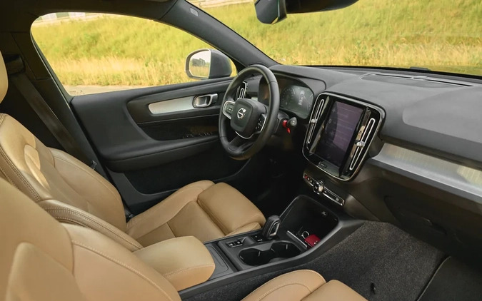 Volvo XC 40 cena 104500 przebieg: 145000, rok produkcji 2019 z Płock małe 436